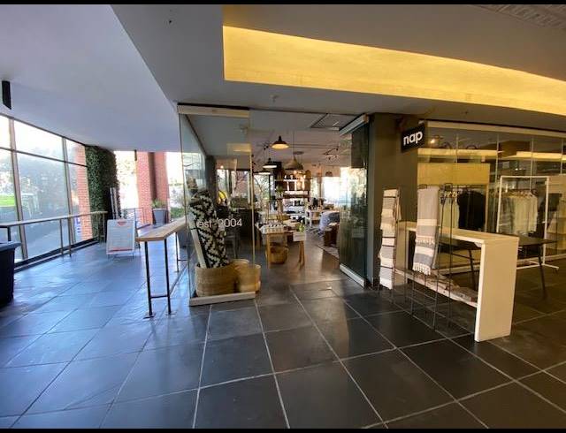 102M² RETAIL TO LET IN DE WATERKANT